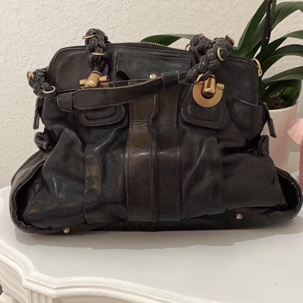 Chloe Black Shoulder Bag Elegant and Versatile
